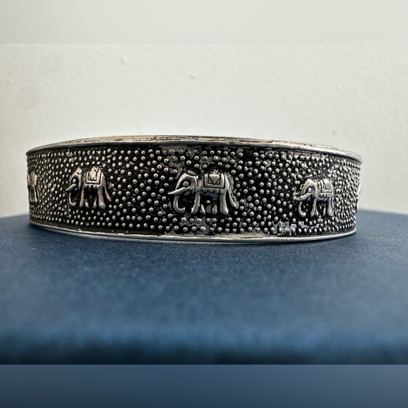 Silver bracelet, happy elephants. - Picture 3 of 13